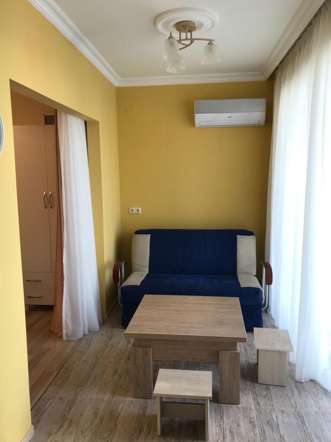Griboedovi N.6 Appartement Batoemi Buitenkant foto